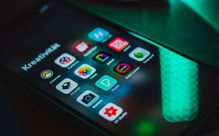 Online dating: starting a conversation on a niche platform
