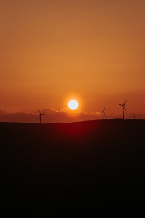 Immagine gratuita di alba, mulini a vento, ora d'oro