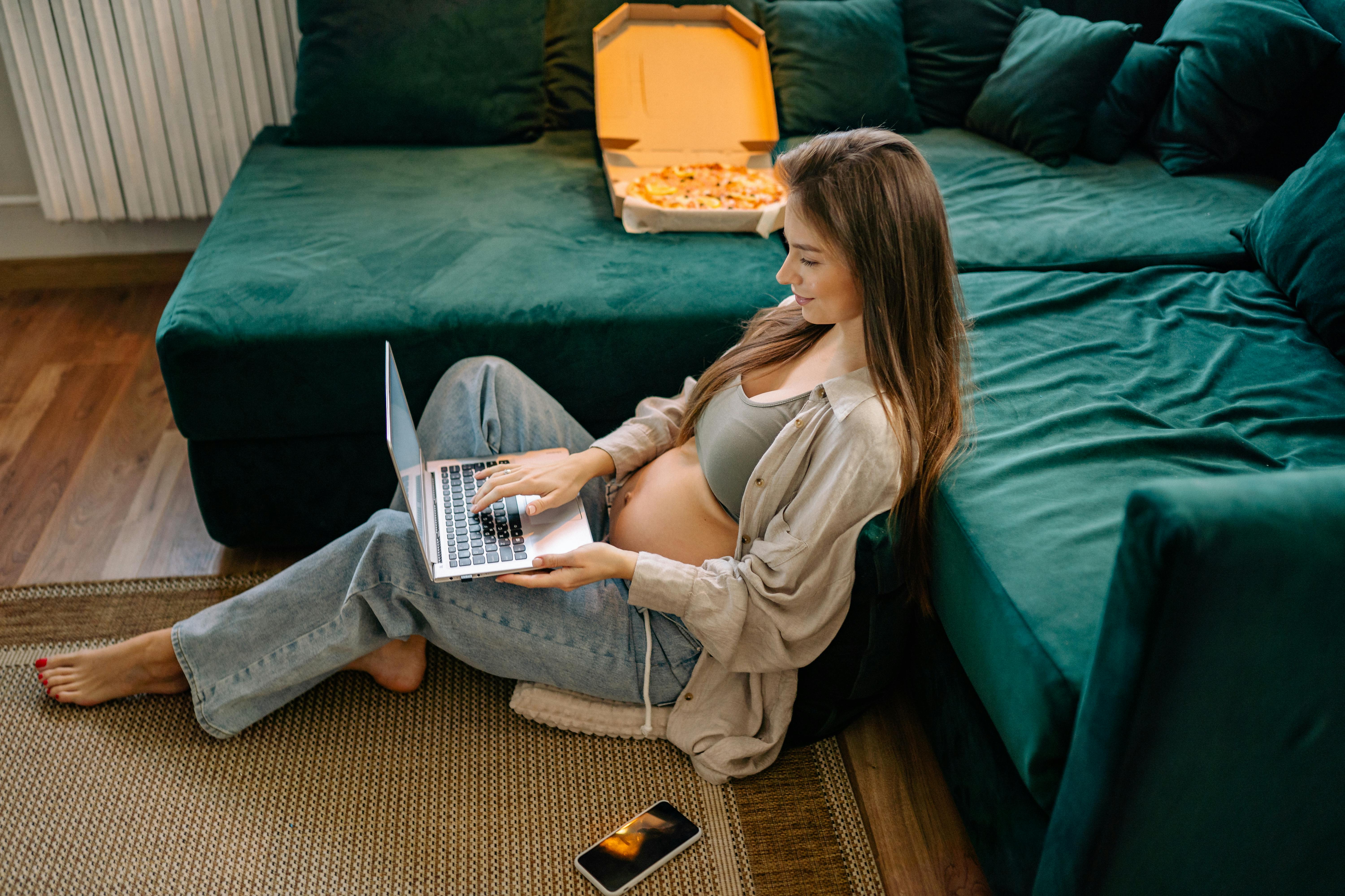 Jogszabály segítheti a terhes és szülés utáni dolgozókat a home office megtartásában