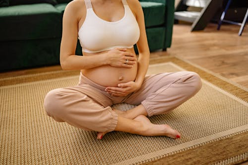 Kostenloses Stock Foto zu bauch, berühren, crop top