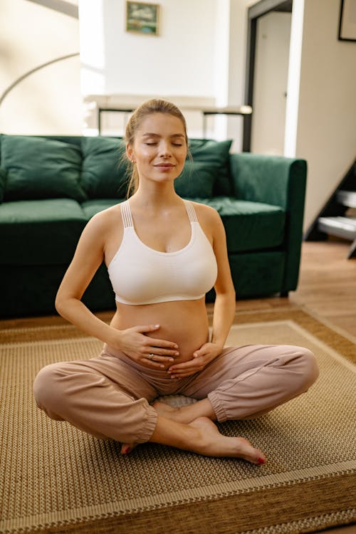 Безкоштовне стокове фото на тему «аеробіка, вагітна, вагітність»