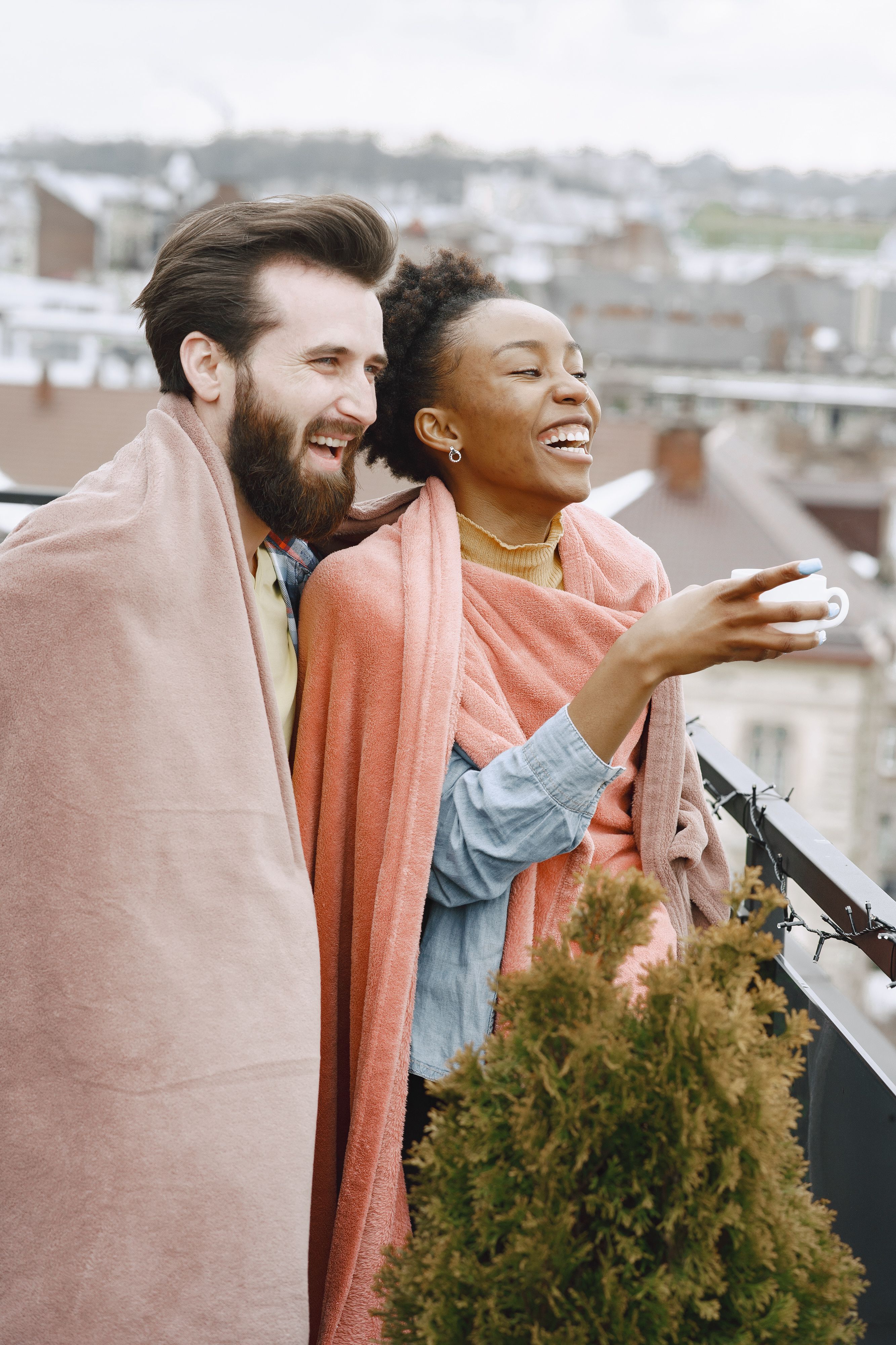 Online dating: starting a conversation on a niche platform
