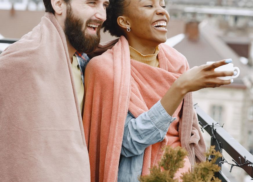 Online dating: starting a conversation on a niche platform