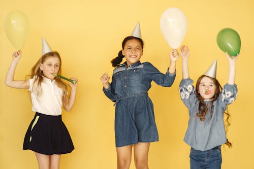 Kostenlos Kostenloses Stock Foto zu ballons, festhalten, kinder Stock-Foto