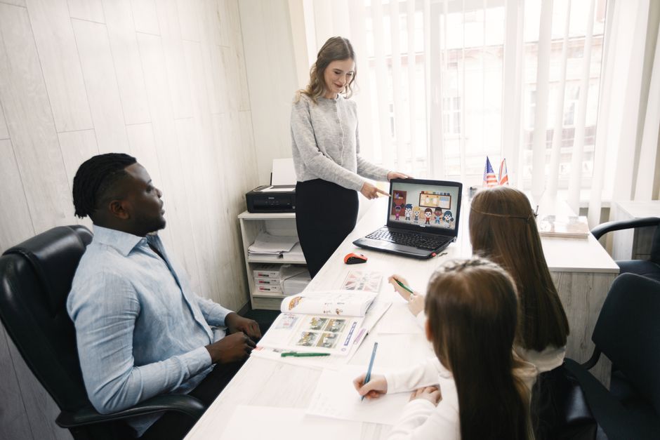 Image of business meeting - Tax advisory services Image of business meeting - Tax advisory services