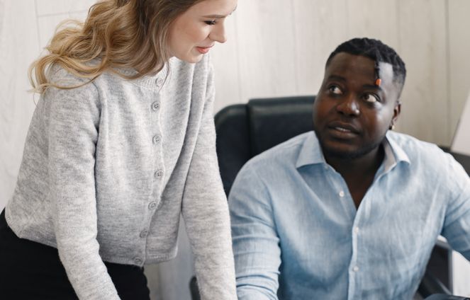 Online dating: starting a conversation on a niche platform