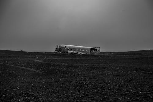 Fotos de stock gratuitas de avión, blanco y negro, chatarra