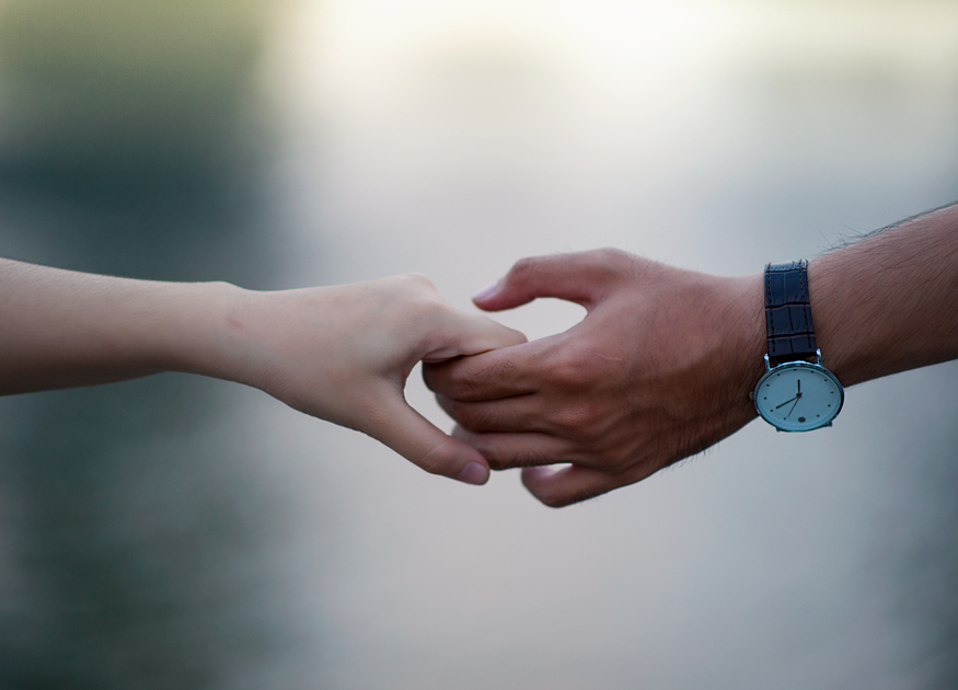 Online dating: starting a conversation on a niche platform