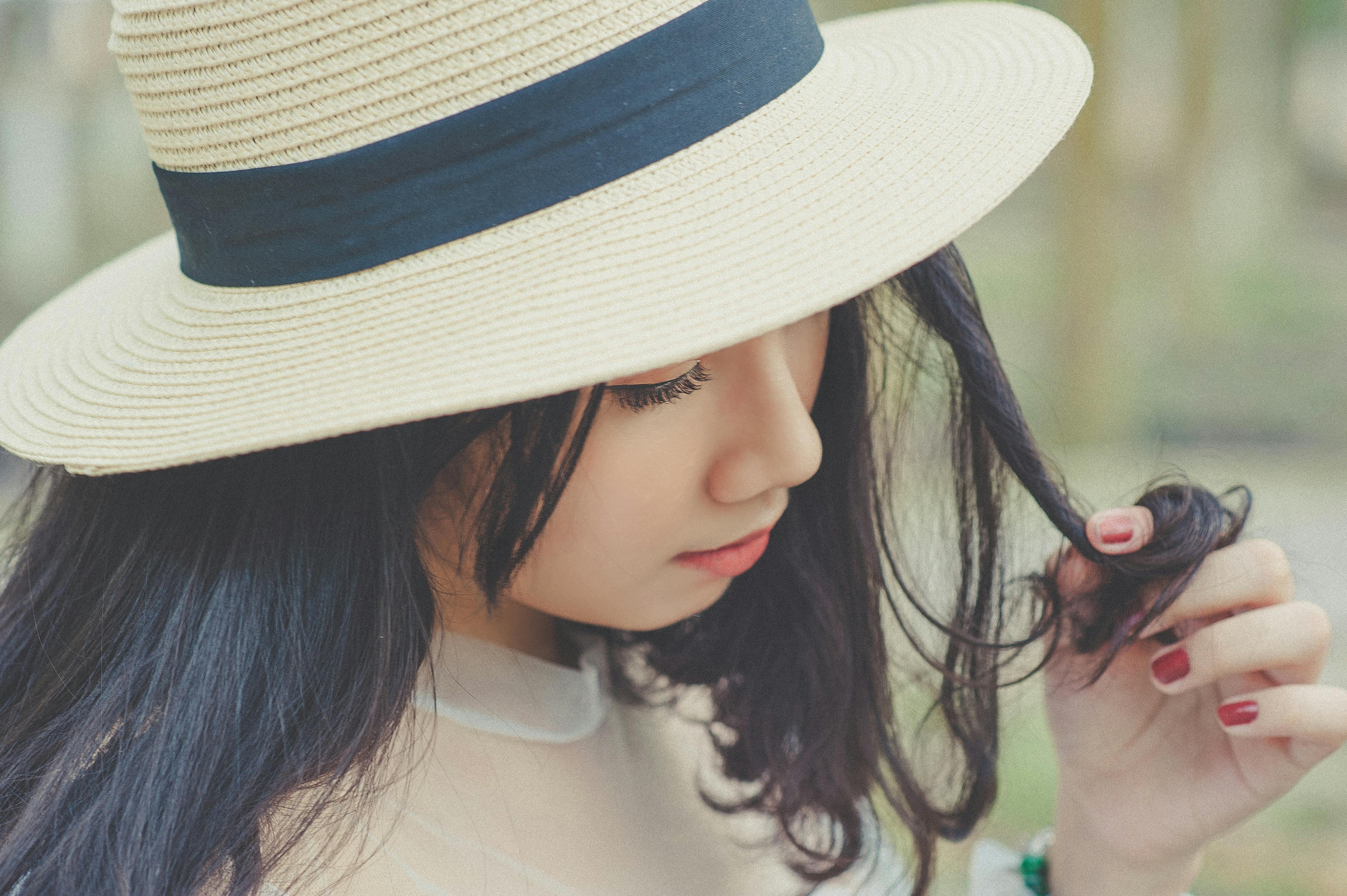Miss Manners: Why must I go along with these farcical ‘wedding’ events when couple is already married? — Photo by Min An on P