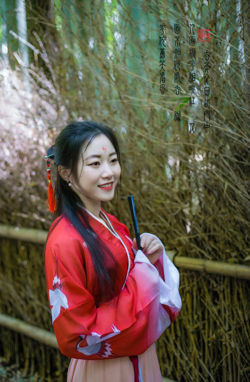 Free Asian woman in a vibrant kimono smiling amidst a natural outdoor setting. Stock Photo