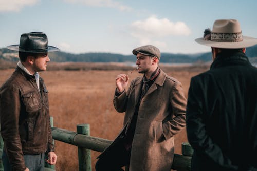 Gratis lagerfoto af biograf, bjerg baggrund, dagtid