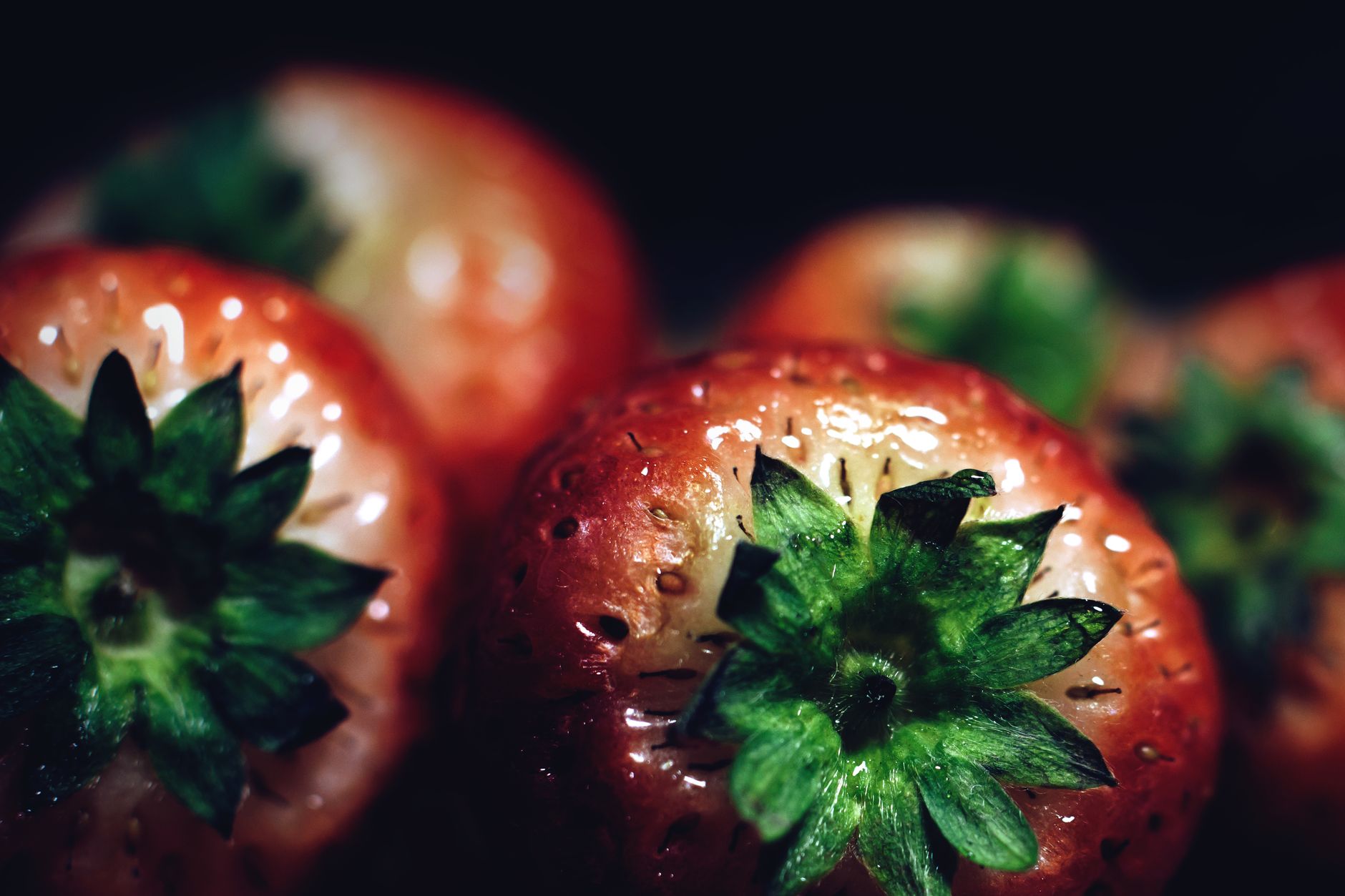 Vibrant close-up of fresh strawberries highlighting their juicy red texture and green leaves. — free online jigsaw puzzle on JigsawPuzzlesFreeOnline.org