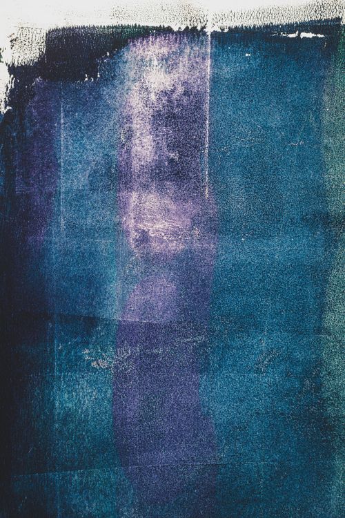 Free Blue and purple textured abstract painting with artistic brush strokes, perfect for backgrounds. Stock Photo