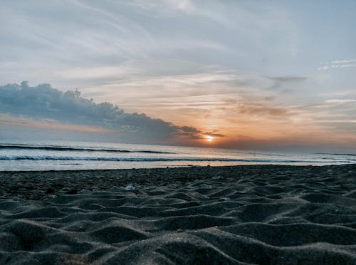 Foto d'estoc gratuïta de a la platja, cel al capvespre, color pastís