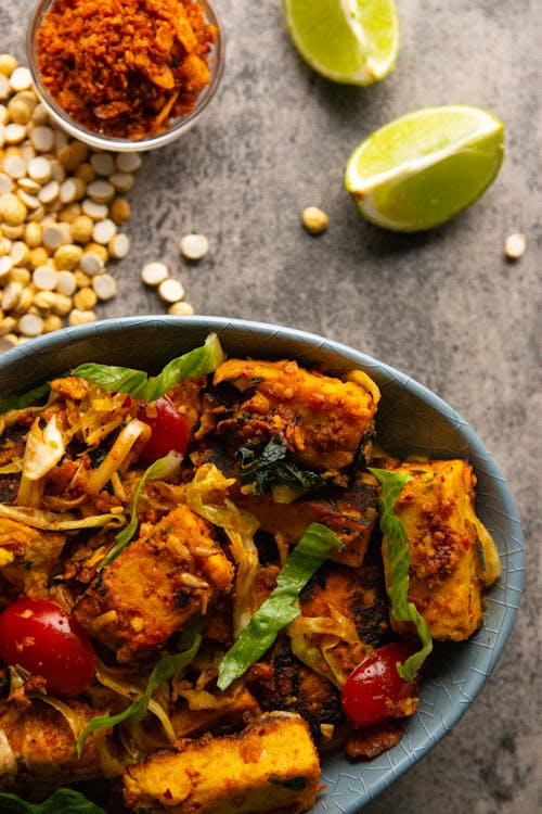 Oriental Dish with Noodles and Chicken 