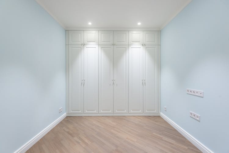 Simple Built In White Wardrobe