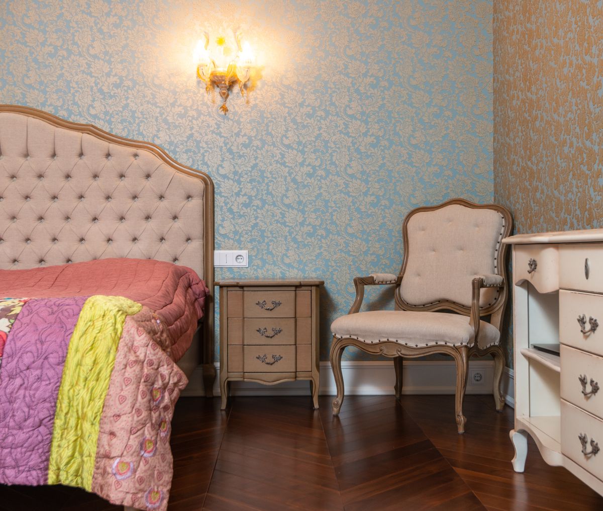 12. Wallpaper with Metallic Accents for Subtle Glamour