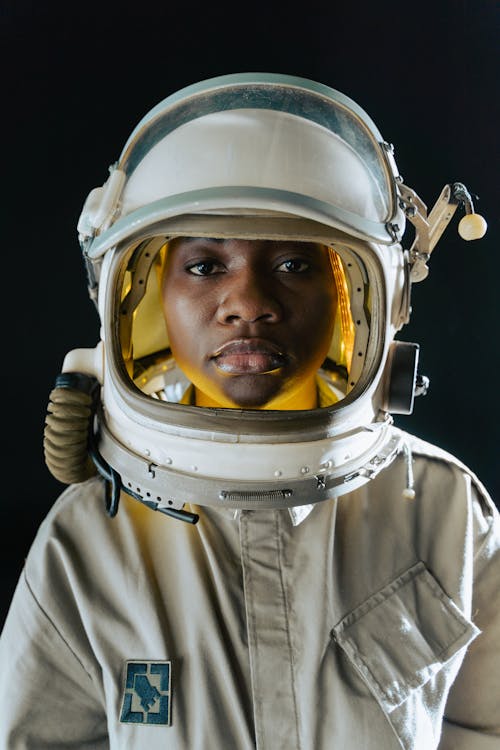 Foto profissional grátis de 3x4, afro-americano, astronauta