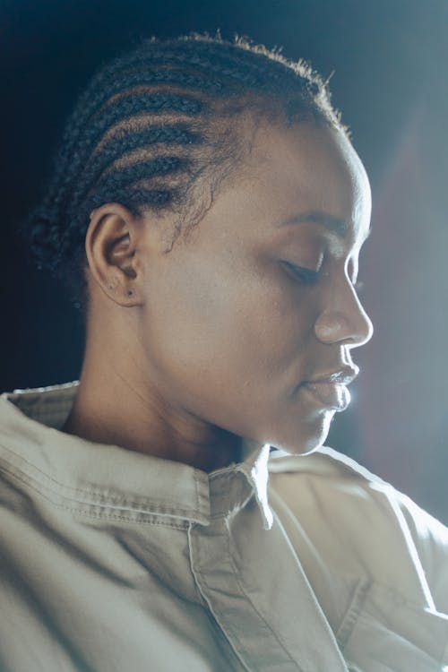 Afrikalı Amerikalı, dikey atış, dişi içeren Ücretsiz stok fotoğraf