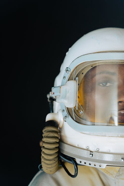 Gratis lagerfoto af astronaut, halv ansigt, hjelm