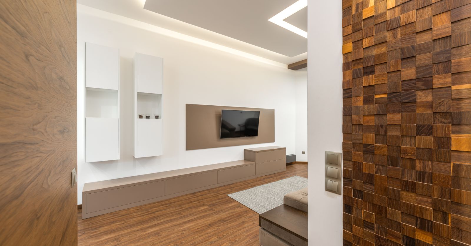 Comment habiller le mur derrière la télé : idées et astuces déco