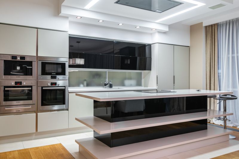 Cucina moderna minimalista senza maniglie