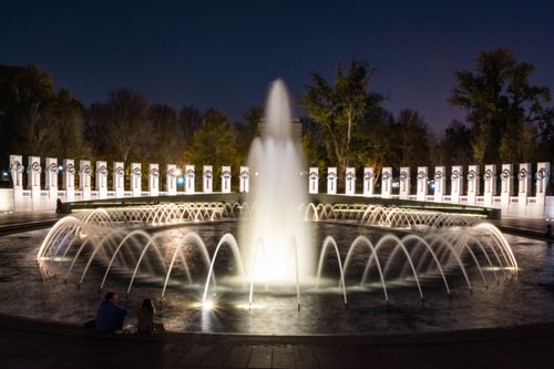 Free Long exposure of the World War II Memorial fountain at night in Washington D.C. showcasing its vibrant illumination. Stock Photo
