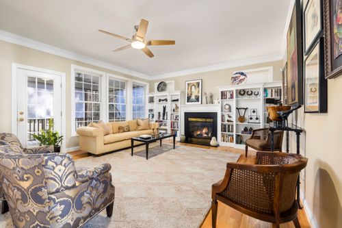 Free Bright and spacious living room with elegant decor, perfect for modern homes. Stock Photo