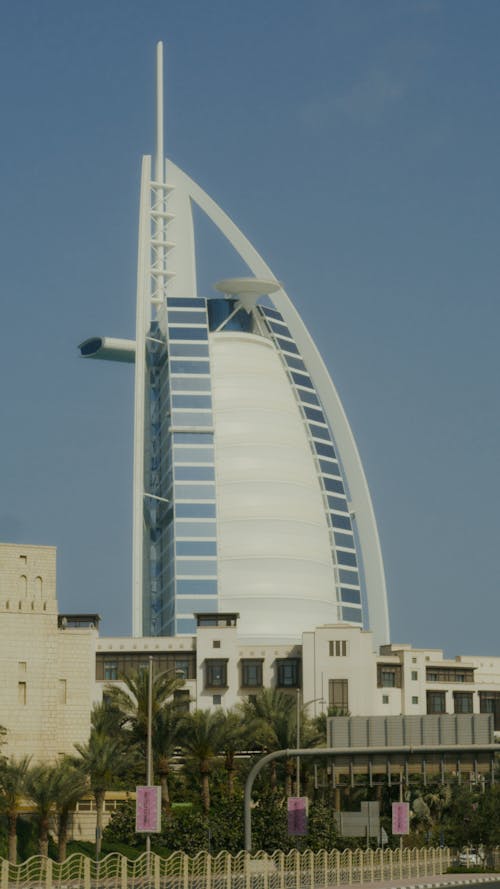 Gratis lagerfoto af blå himmel, Burj al arab, bygninger