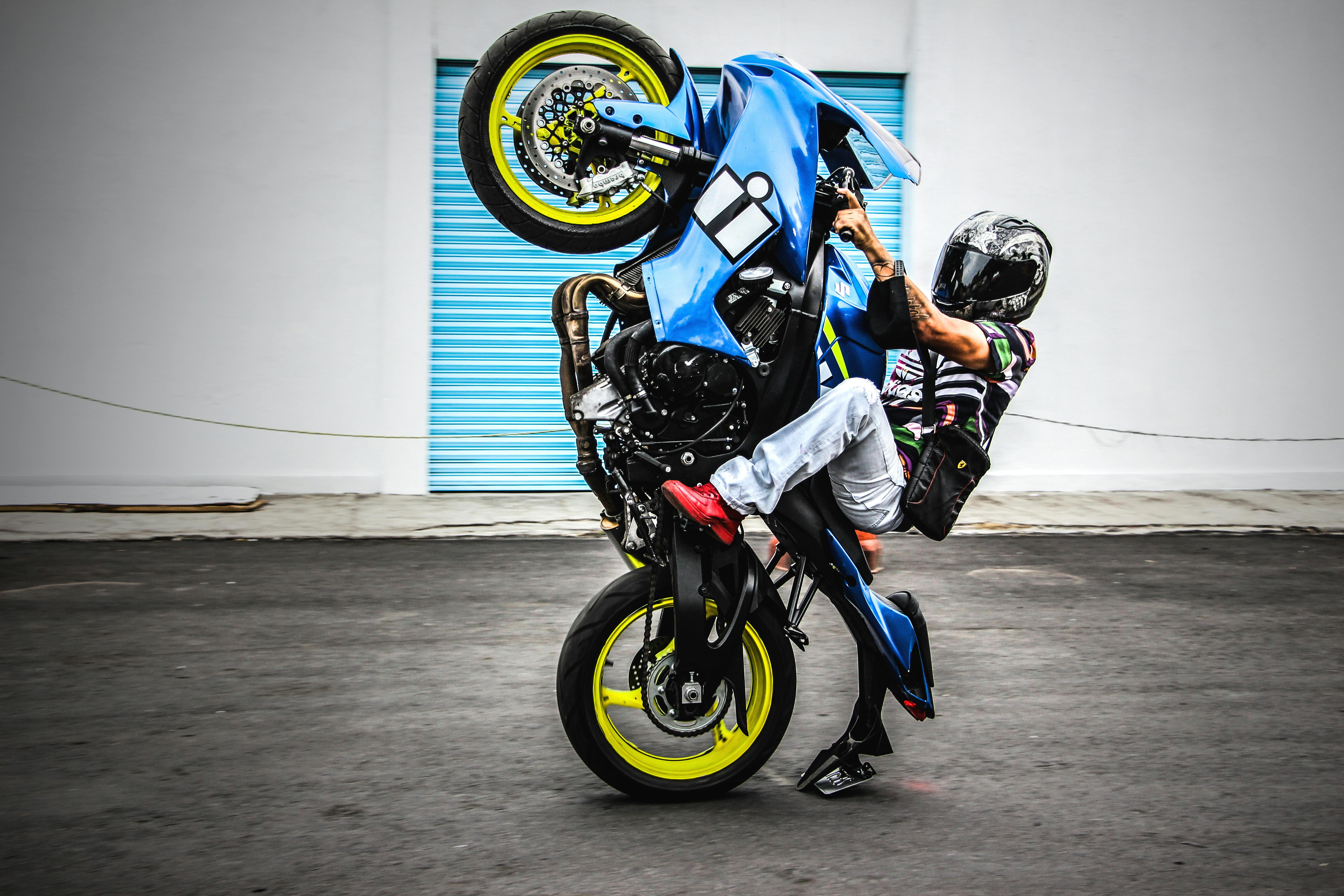 Free Stock Photo Of Stunt, Suzuki, Wheelie