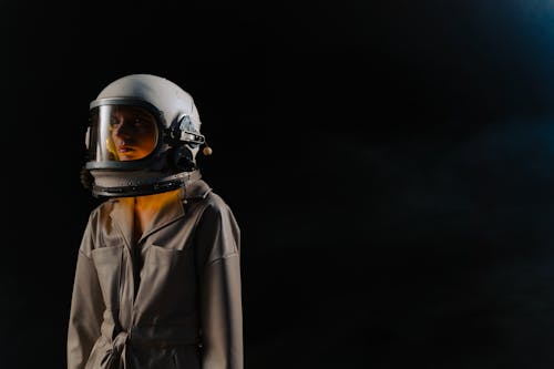 Foto profissional grátis de astronauta, capacete, exploração