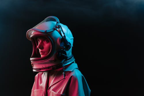 Foto profissional grátis de astronauta, astronomia, capacete