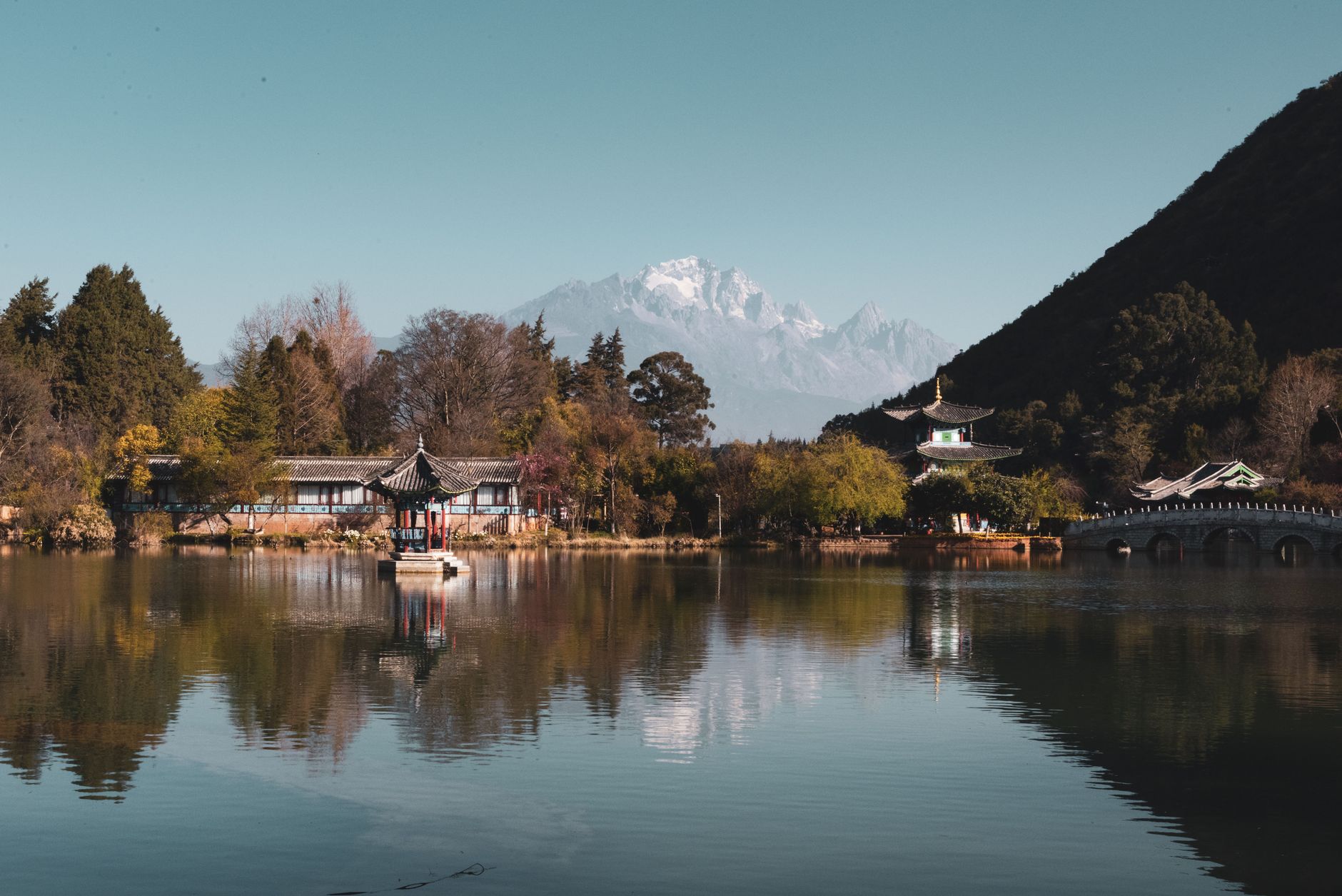 Menjelajahi Old Town of Lijiang: Warisan UNESCO, Kanal Batu, dan Budaya Naxi