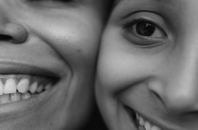 Online dating: starting a conversation on a niche platform