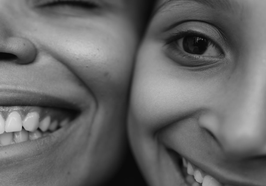 Online dating: starting a conversation on a niche platform
