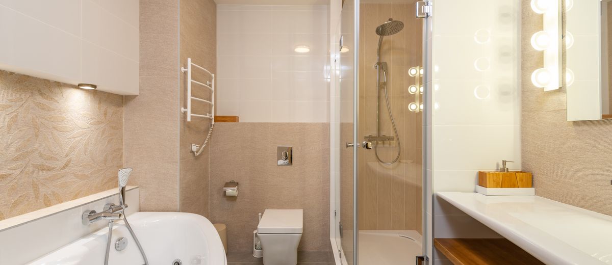 Bathtubs & Showers