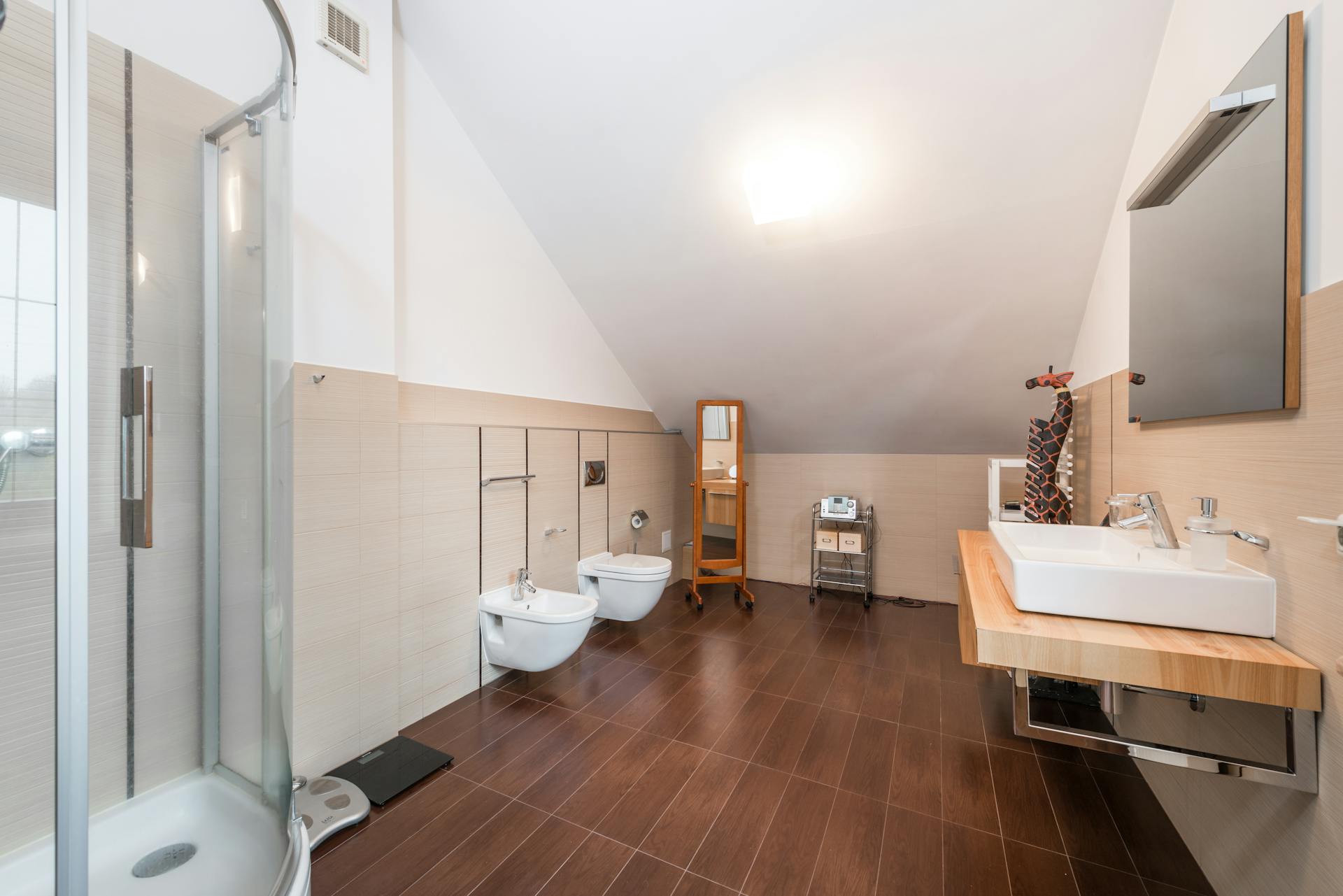 Spacious contemporary attic bathroom featuring modern amenities and luxurious decor.