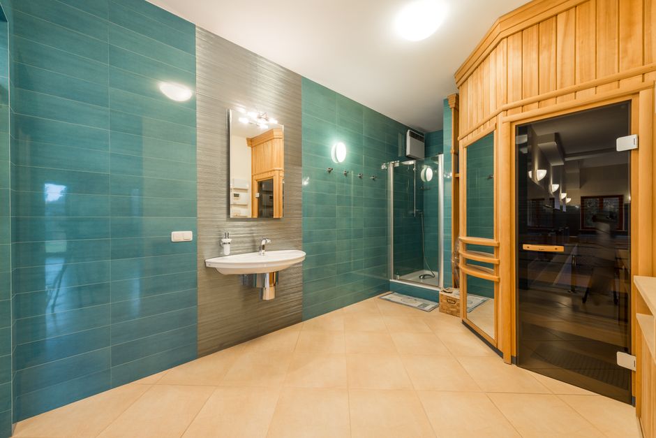 Glass tile reflecting light - High-quality bathroom tiles