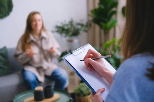 Základová fotografie zdarma na téma analyzovat, anonymní, bez tváře