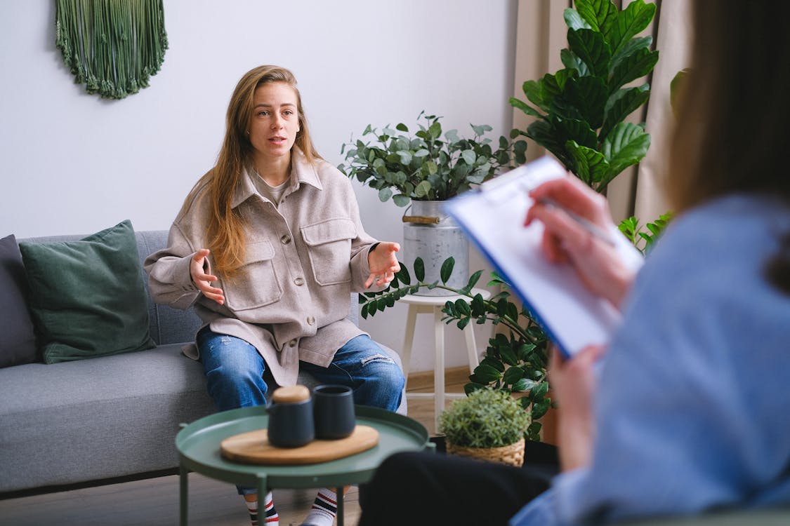 Free Woman explaining problems to crop psychologist Stock Photo