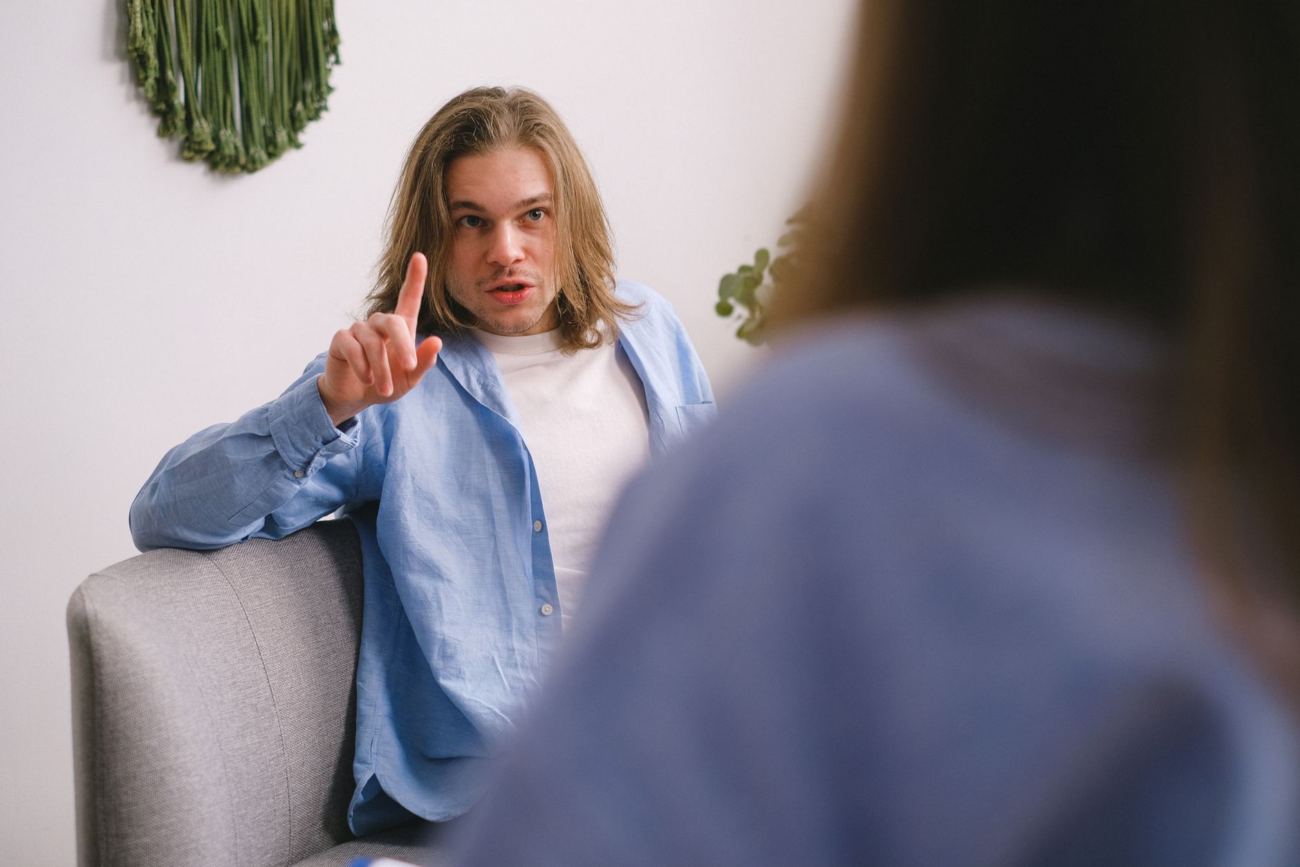 Cómo Gestionar la Envidia y los Celos con Perspectiva Estoica: Un Caso de Transformación Personal