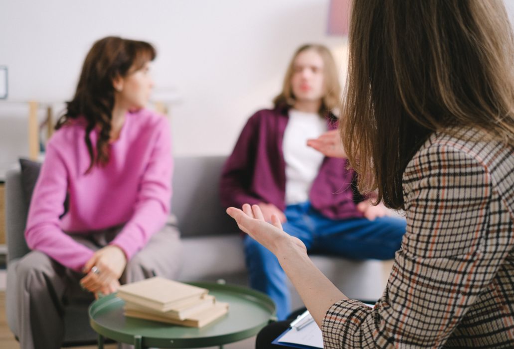 Online dating: starting a conversation on a niche platform