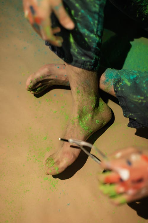 Kostnadsfria Kostnadsfri bild av färgat pulver, fötter, holi pulver Stock foto
