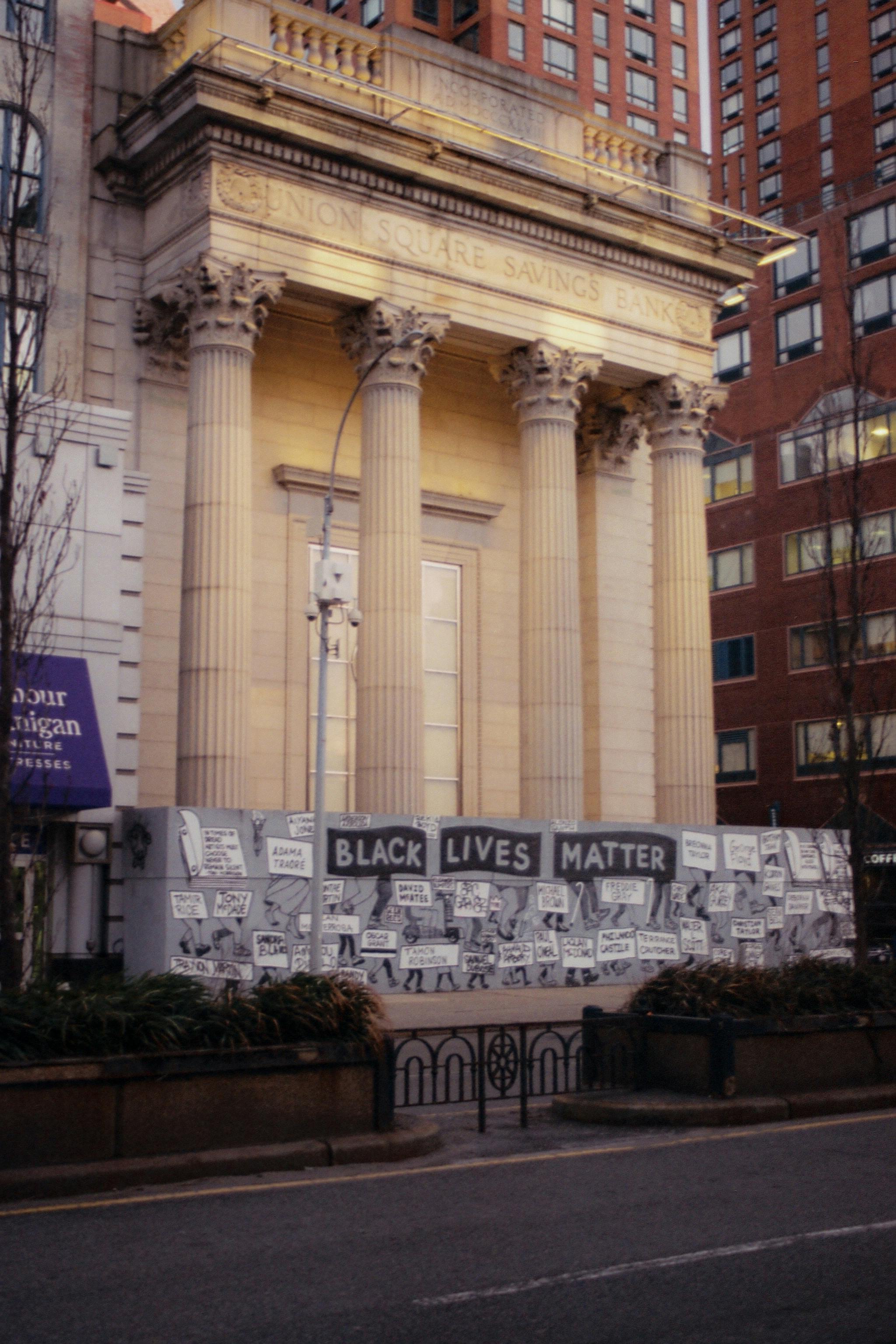 Free A city building facade with Black Lives Matter banners displayed prominently outdoors. Stock Photo