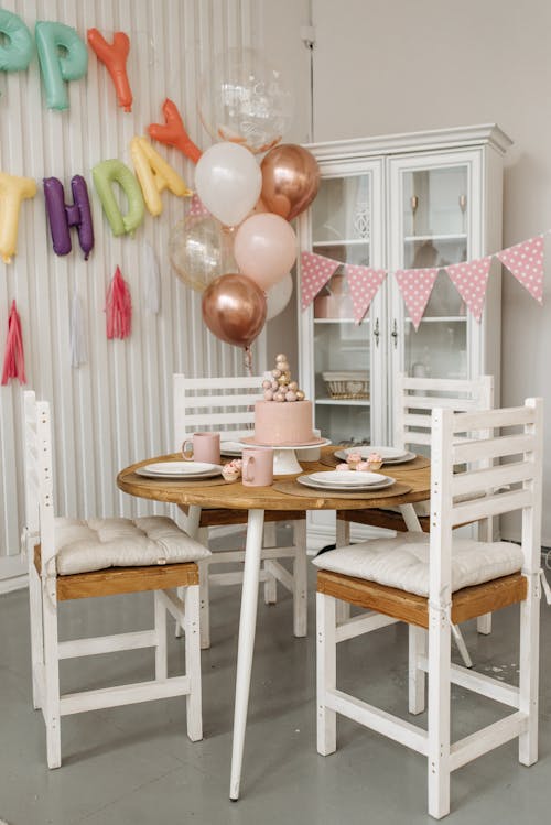 Gratis stockfoto met ballonnen, binnenshuis, cake