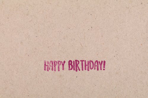 alfabeler, doğum günün kutlu olsun, kahverengi zemin içeren Ücretsiz stok fotoğraf