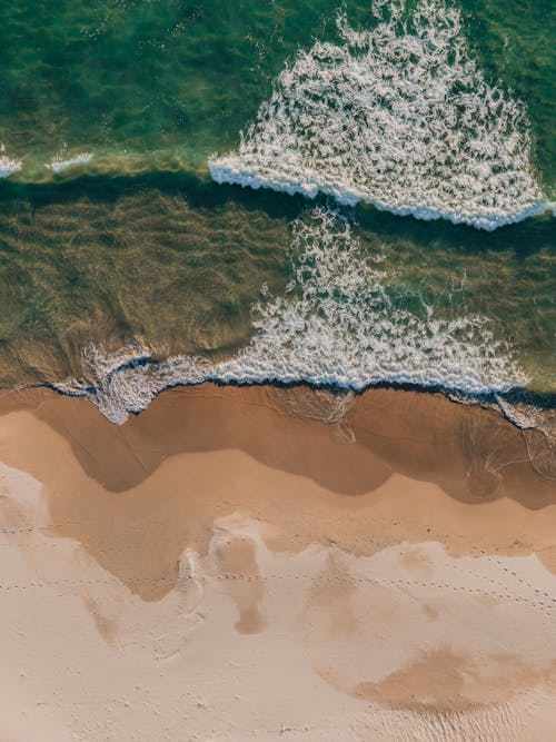 Gratis stockfoto met beukende golven, drone fotografie, luchtfoto