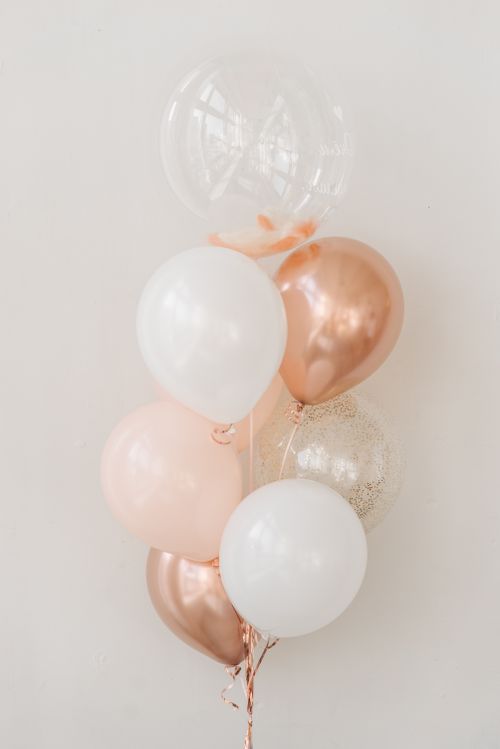 Free A chic bouquet of metallic and pastel balloons perfect for any celebration or festive decoration. Stock Photo