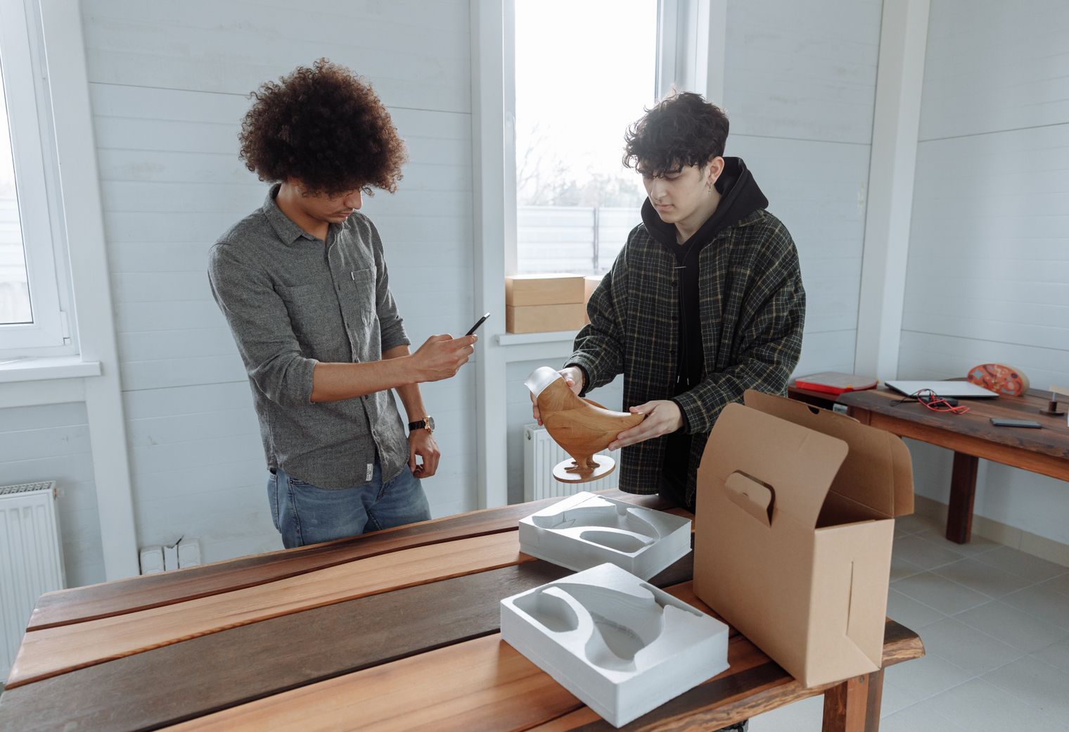 Woodhall Spa — professional packers wrapping and boxing belongings