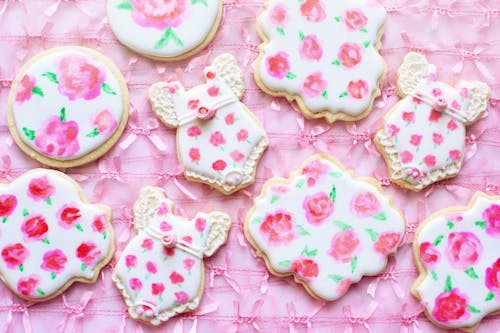 Cookies with Decorated Pink Flowers 
